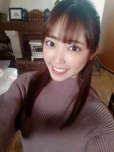 加賀美さら(Sara Kagami )