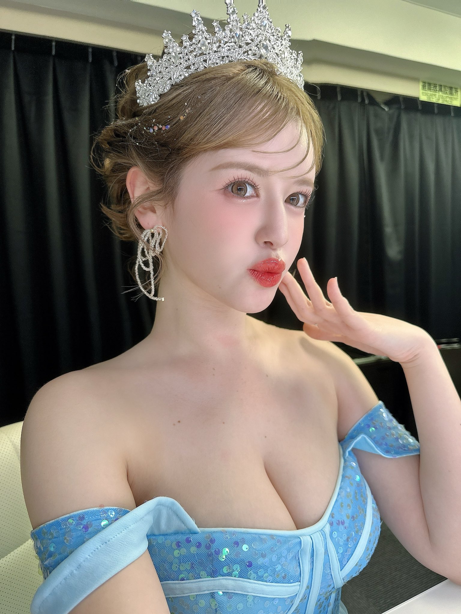 千鶴えま