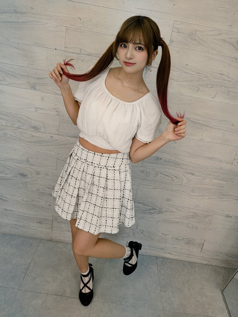 根尾あかり