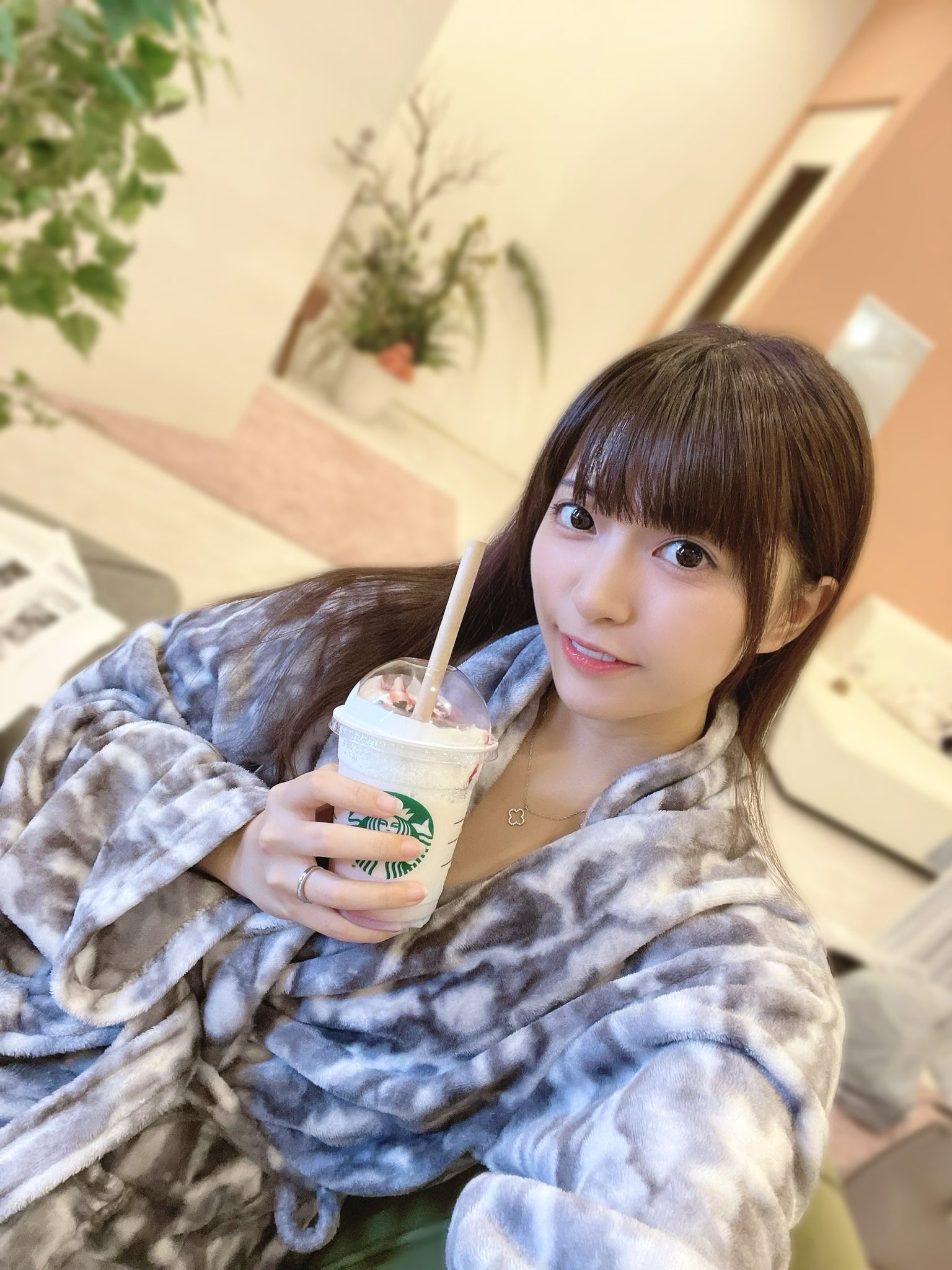 根尾あかり