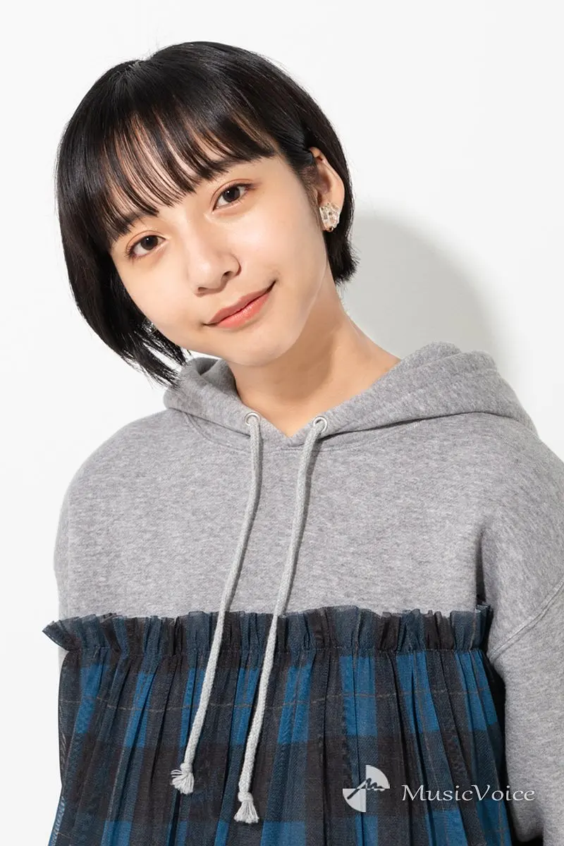 山之内铃
