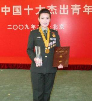 荣获第十九届“全国十大杰出青年”