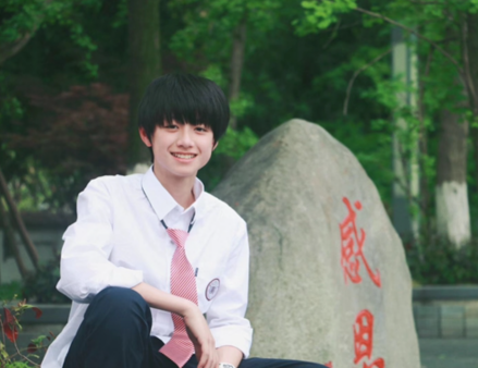 朱志鑫就读于重庆七中
