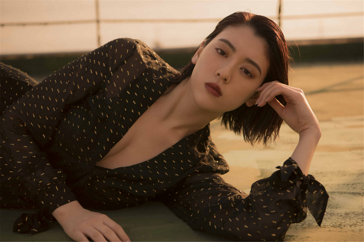 三吉彩花