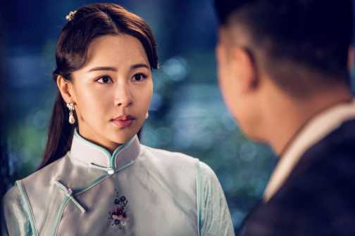 忘情歌饰秦美如（左）
