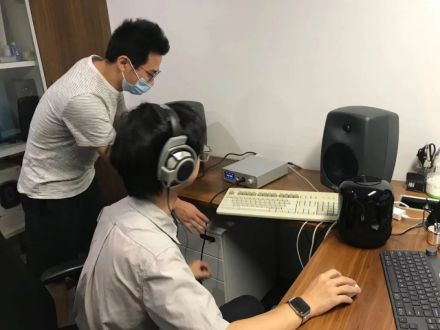 陈秋桦（右）在华为工作期间
