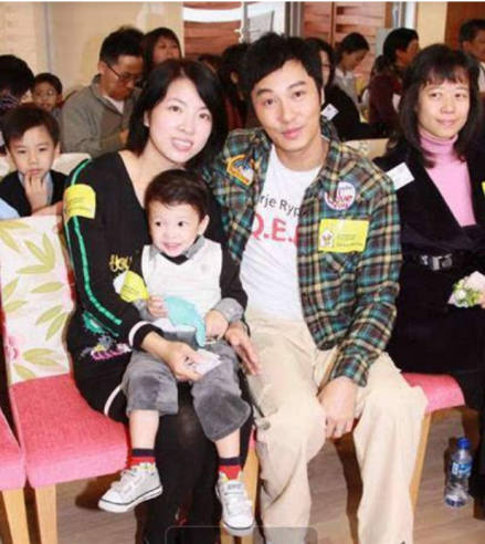 谭耀文一家人