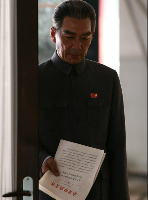 在《大格局》中饰演周恩来