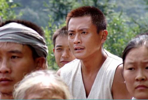 魏骏杰出演《红色记忆》（中）