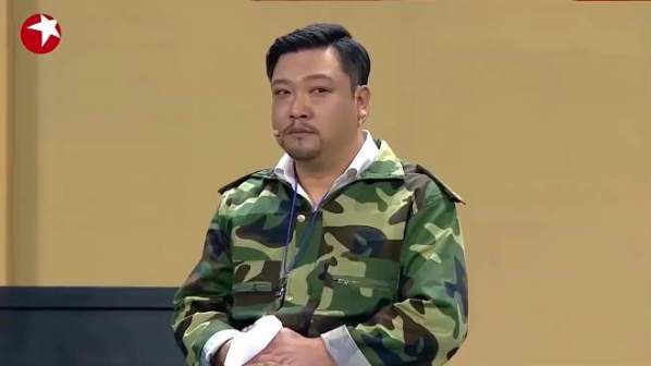 贾冰表演小品《“冰”心依旧》