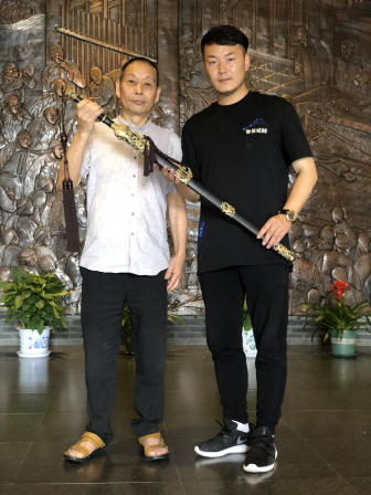 李冠志和何中华