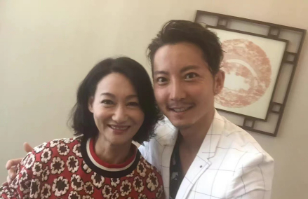 韩朔和惠英红合照