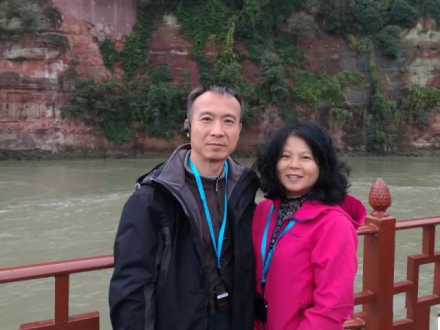 费俊龙与妻子王洁 