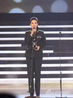 荣获华鼎奖演艺名人社会影响满意度调查第一名 