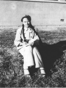 王晓棠1954年秋到南京高级步校演出