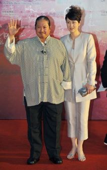 高丽虹（右）与洪金宝