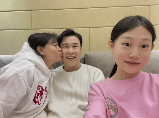 沈春阳和丈夫及女儿