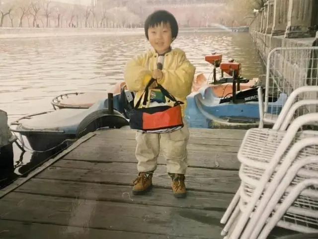 儿时的童漠男