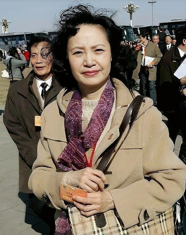 杨春霞出席全国政协会议