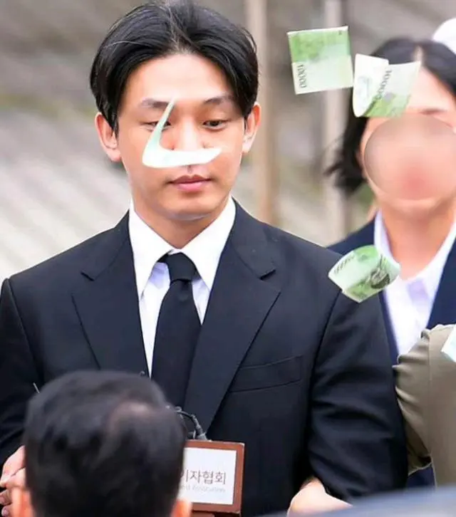 被扔钱的刘亚仁