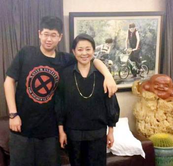 倪萍与儿子虎子