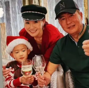 高曙光全家照(右）