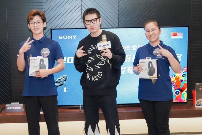 黄礼格参加活动