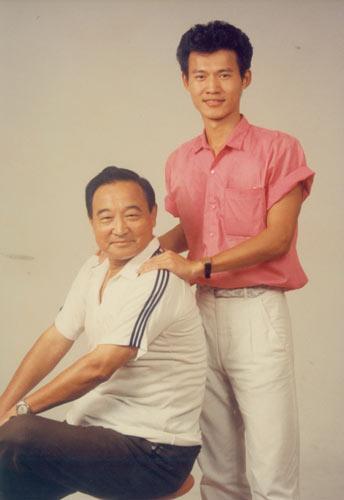 年轻时的胡一虎与父亲