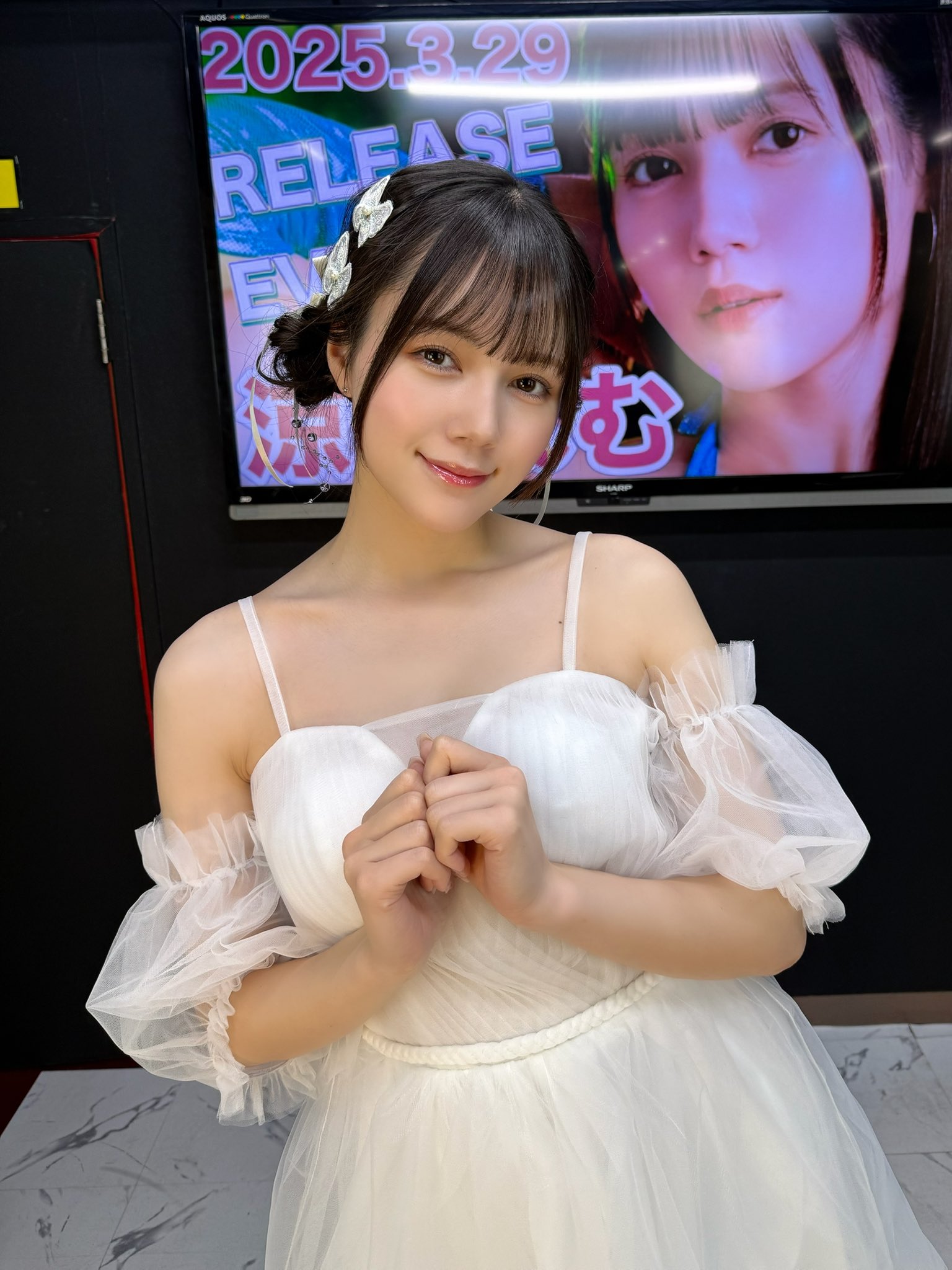 涼森れむ