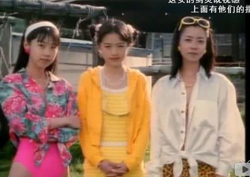 大久保丽香（中间）